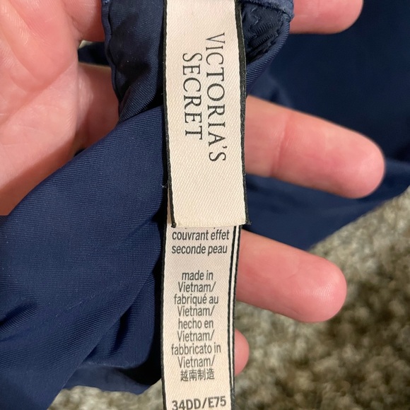 3 Victoria’s Secret 34DD Bras - Picture 8 of 8